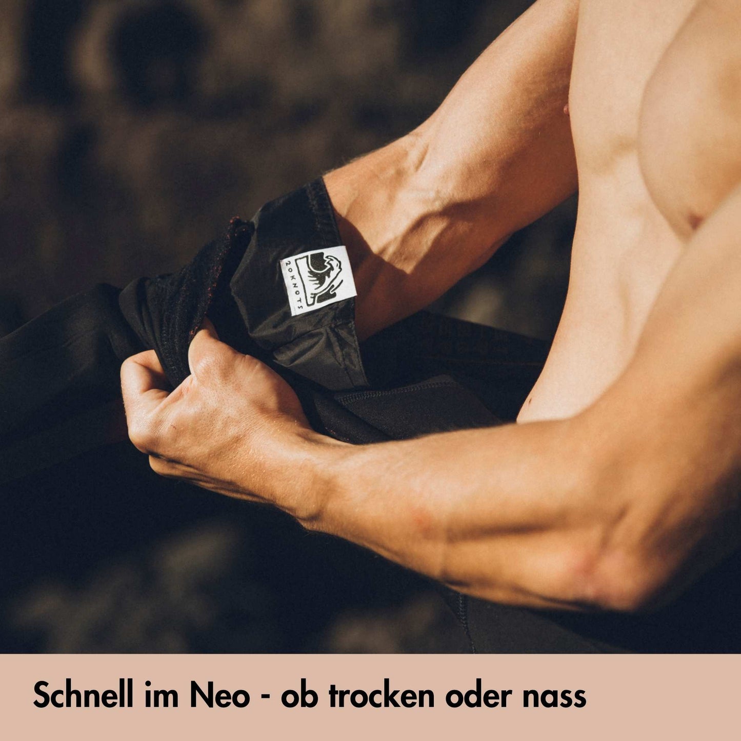 Die Neoprenanzug Anziehhilfe Surf Lube wird verwendet um einfach mit dem Arm in einen Neoprenanzug zu gleiten