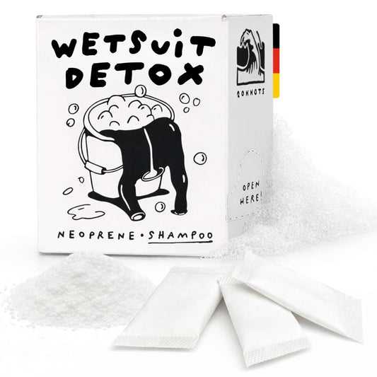 Wetsuit Detox Neopren Waschmittel Waschpulver-Sticks neben Verpackung